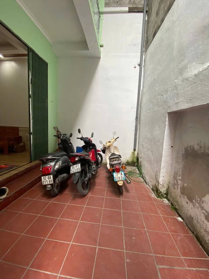 Nhà dân xây 3 tầng, ngõ thông thoáng, gần mặt đường Tô Hiến Thành, an cư lạc nghiệp