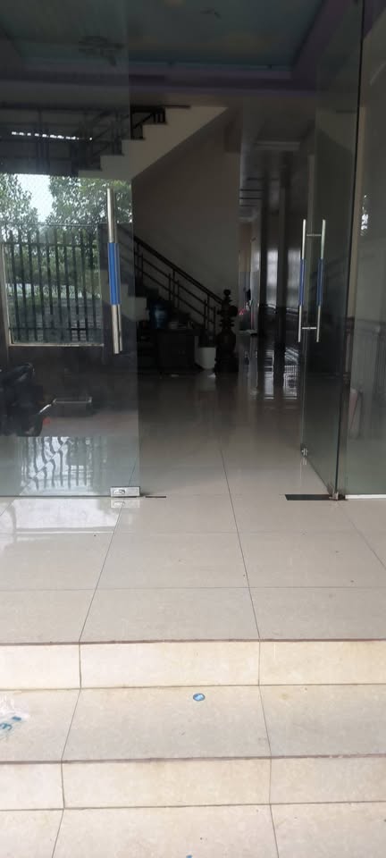 Nhà 2 tầng Vĩnh Phúc đường rộng 3 ô tô tránh nhau