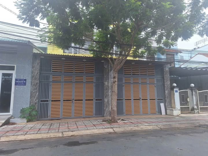 Bán gấp 2 căn nhà liền kề kinh doanh sầm uất đường Ca Văn Thỉnh, Bến Tre