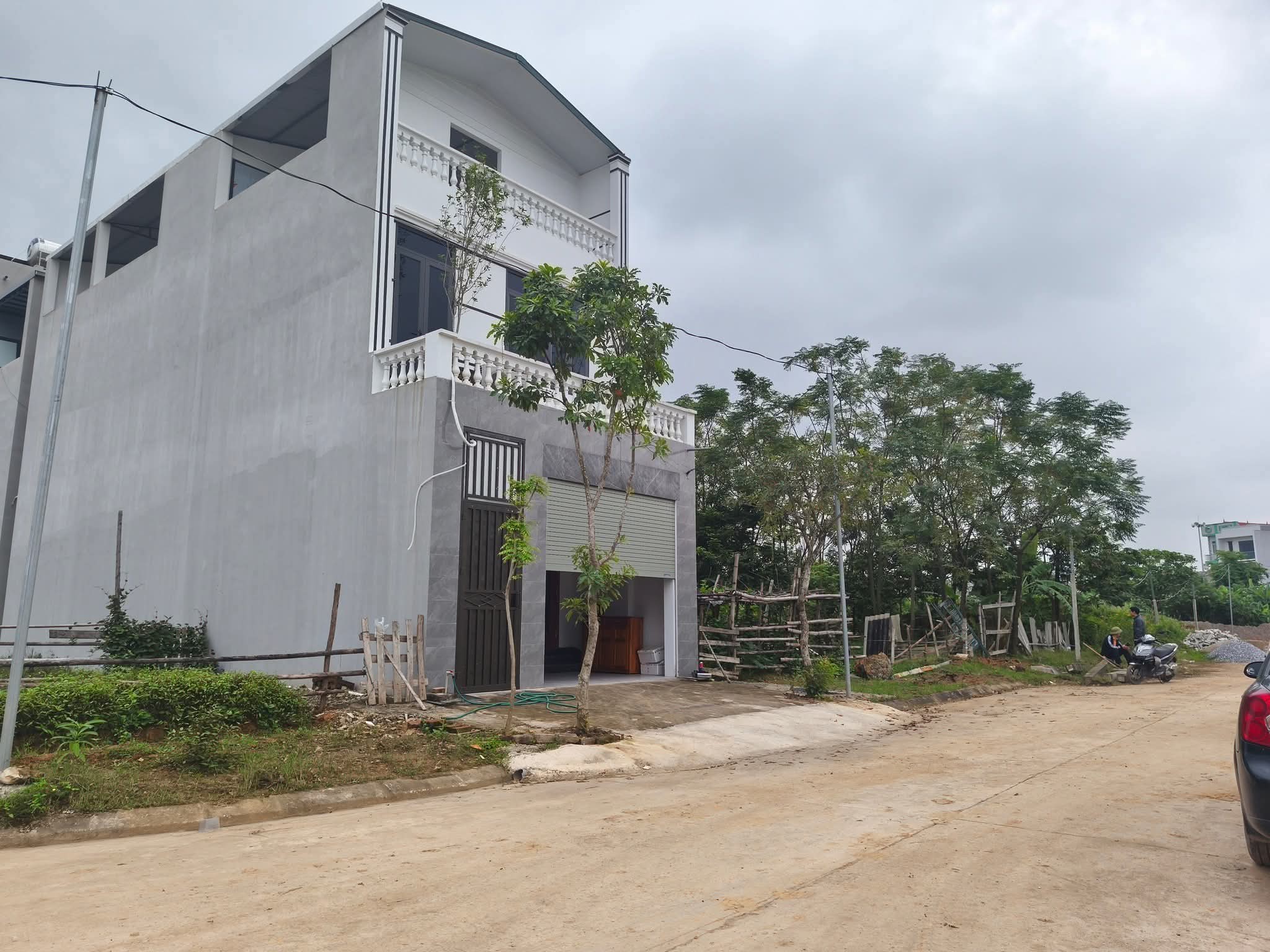 Nhà 3 tầng mới đẹp, sổ đỏ 100,8m2, gần khu đô thị Nam Vĩnh Yên, Vĩnh Phúc