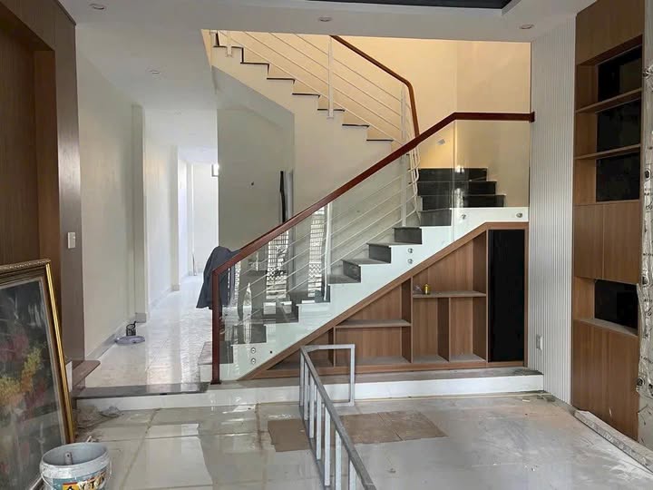 Nhà 2 tầng mới toanh, mặt tiền Nam Sơn, giá nhỉnh 7 tỷ ở ngay, kinh doanh vô tư