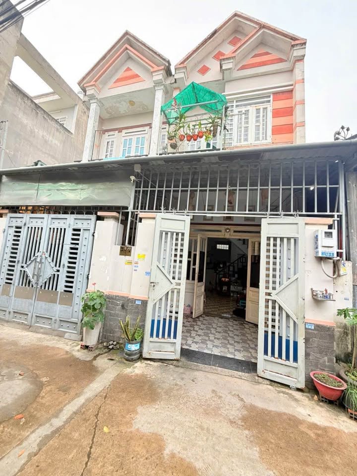 Nhà 1 lầu 2 ngủ gần Xuân Thới Đông, Hóc Môn - Sổ hồng riêng