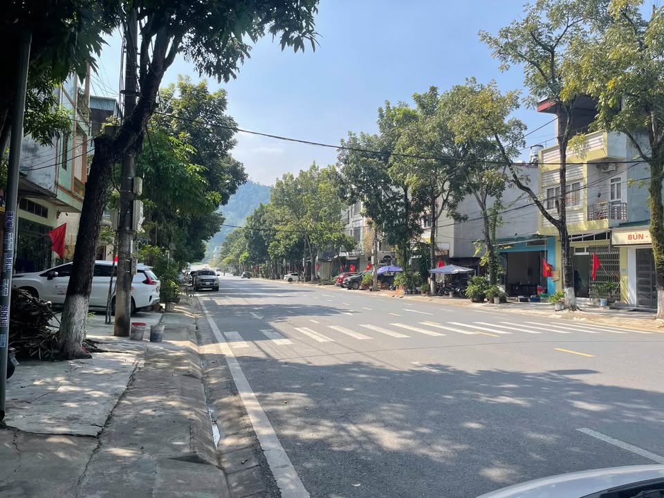 Bán nhanh đất tặng nhà tạm, đường B4A Lùng Thàng, Lào Cai