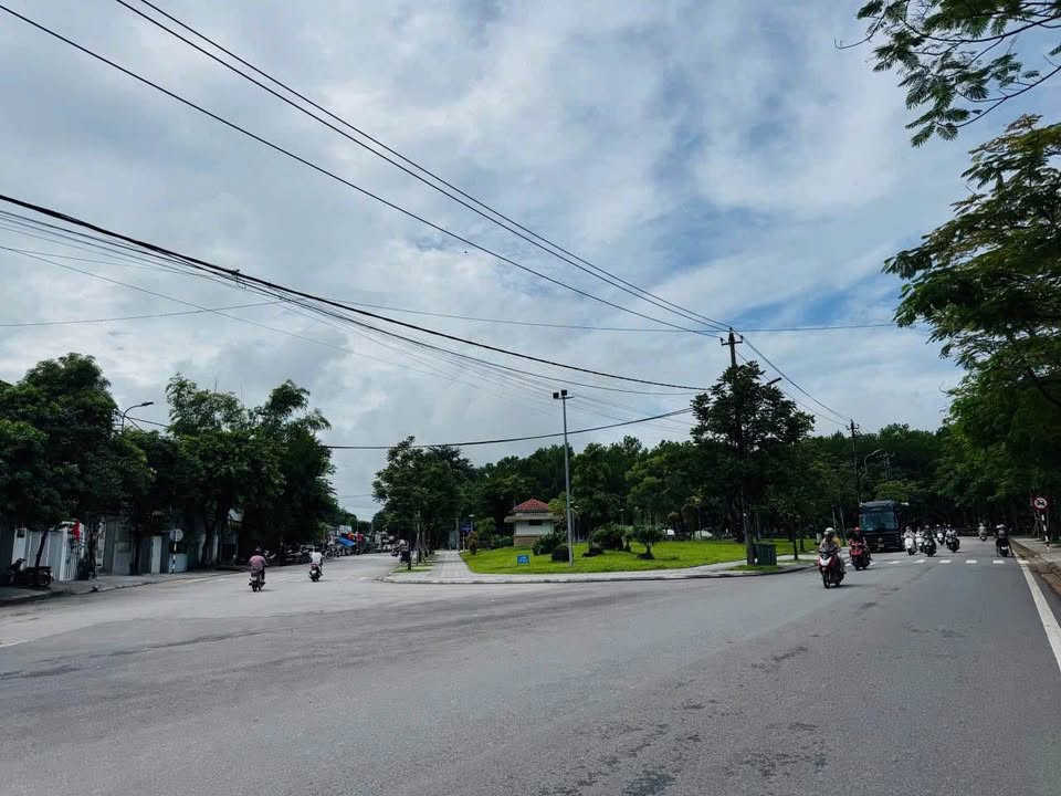 Bán đất kiệt ô tô Nam Giao 2 lô đẹp, giá hời, sổ đỏ trong tay