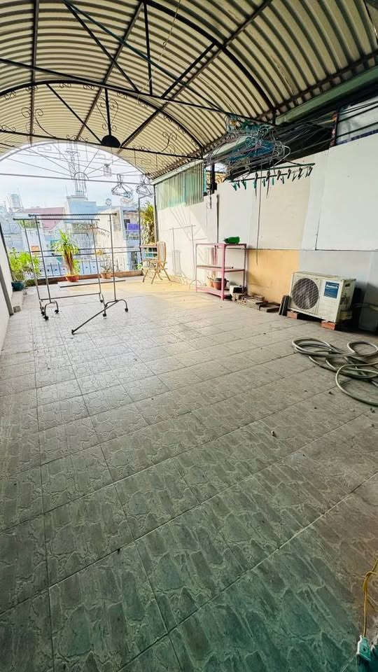 Cơ hội sở hữu mặt tiền đắc địa tại Quận