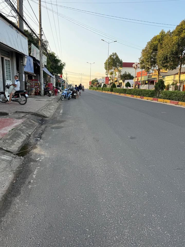 Nhà mới đón chủ mới 1,3 tỷ, trung tâm Ea Kar, sẵn sàng cho cuộc sống