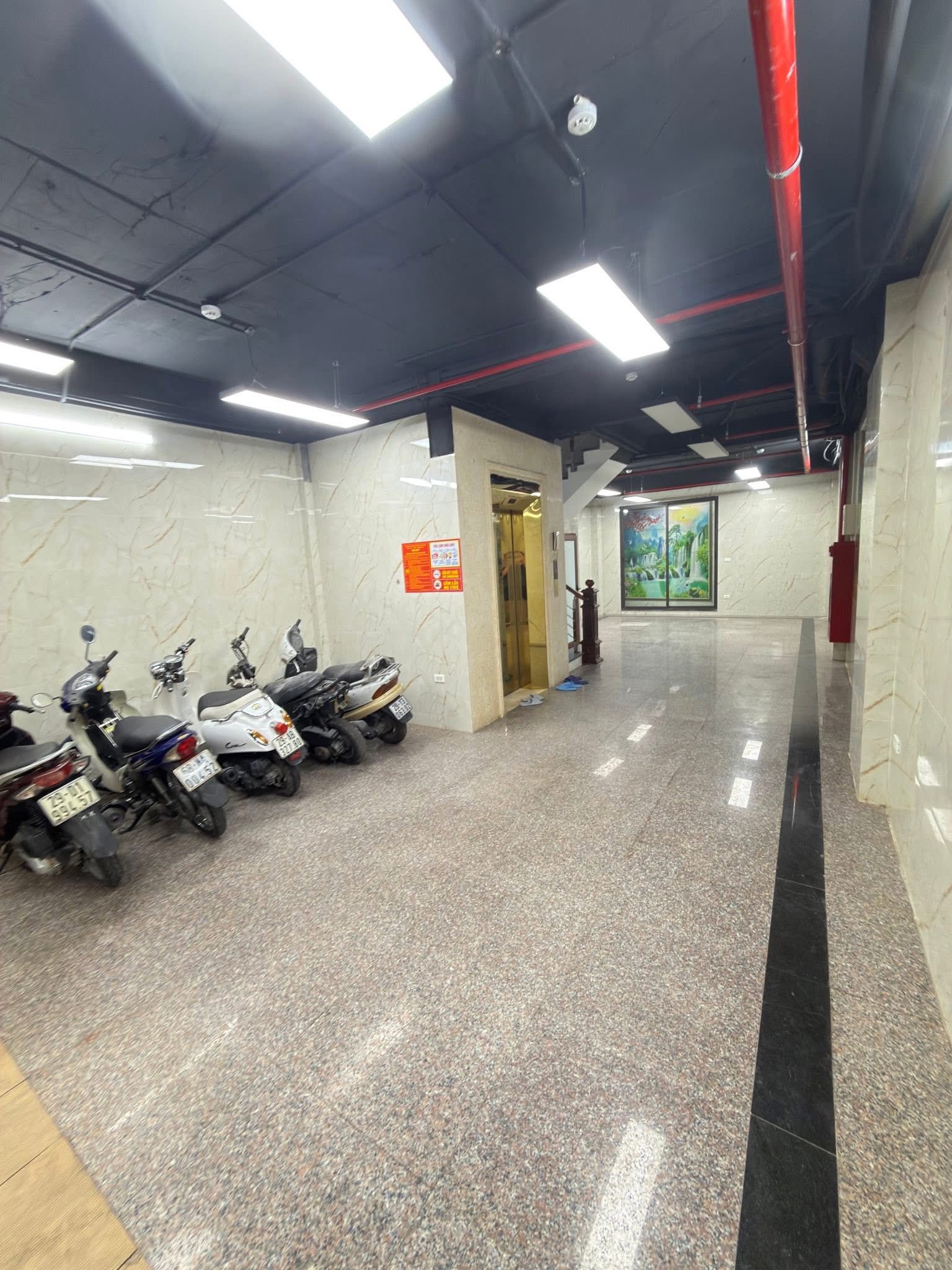 Tòa nhà Đống Đa, 9 tầng thang máy, mặt tiền 5,5m, vỉa hè rộng, kinh doanh đắc lợi