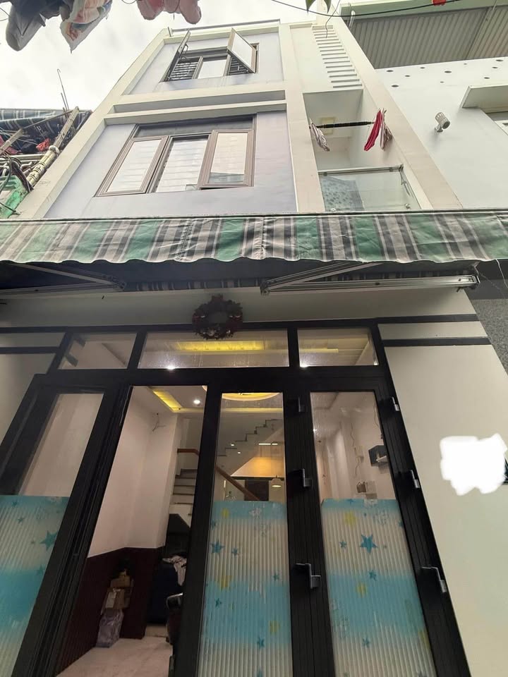 Nhà 4 tầng kiên cố, 4 phòng ngủ, gần đường chính 35m, Đà Nẵng