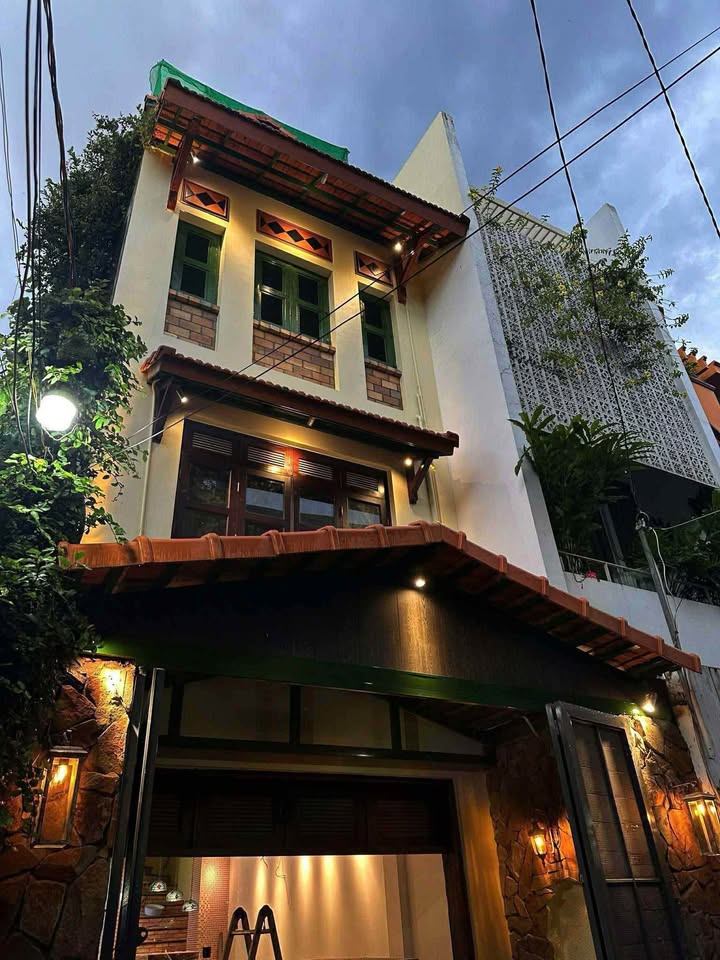 Căn hộ luxury Nguyễn Văn Trỗi, Phú Nhuận 72m², 5 tầng, doanh thu 8-10 triệu/ngày