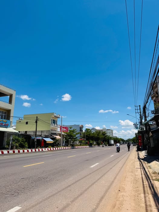 Bán đất lô góc 260m2 mặt tiền quốc lộ 1A, Gia Lai