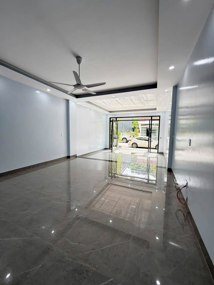 Nhà 3 tầng mới xây, đường Ca Văn Thỉnh, 5m x 20m, 3,7 tỷ