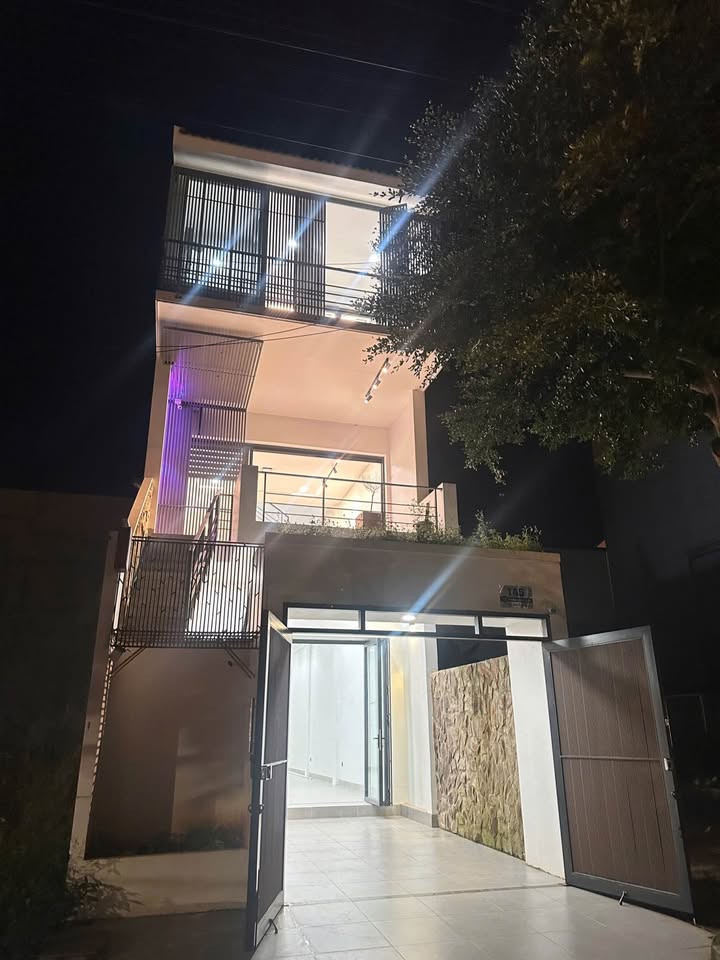 Nhà 4 tầng Phan Đăng Lưu vừa ở vừa cho thuê, đối diện hoa viên