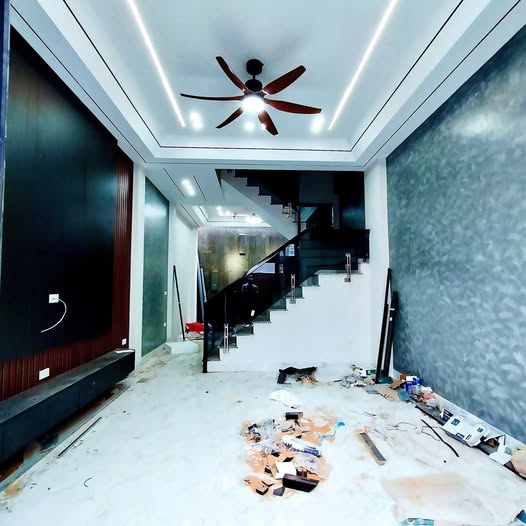 Nhà 3 tầng mới đẹp, sân cổng rộng rãi - Nguyễn Bính, Nam Định