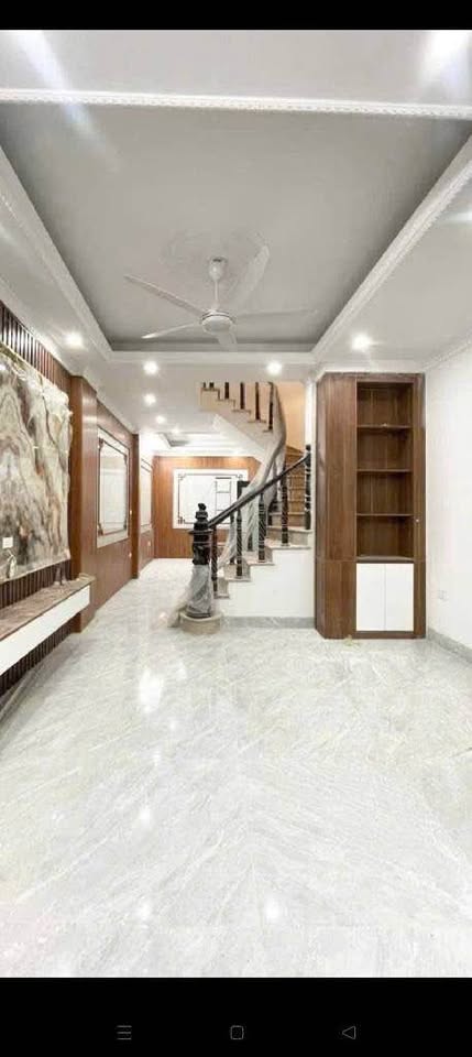 Chính chủ bán nhà 33m2 Bồ Đề, ô tô 7 chỗ đỗ cách nhà 5m, view nhà văn hóa thoáng