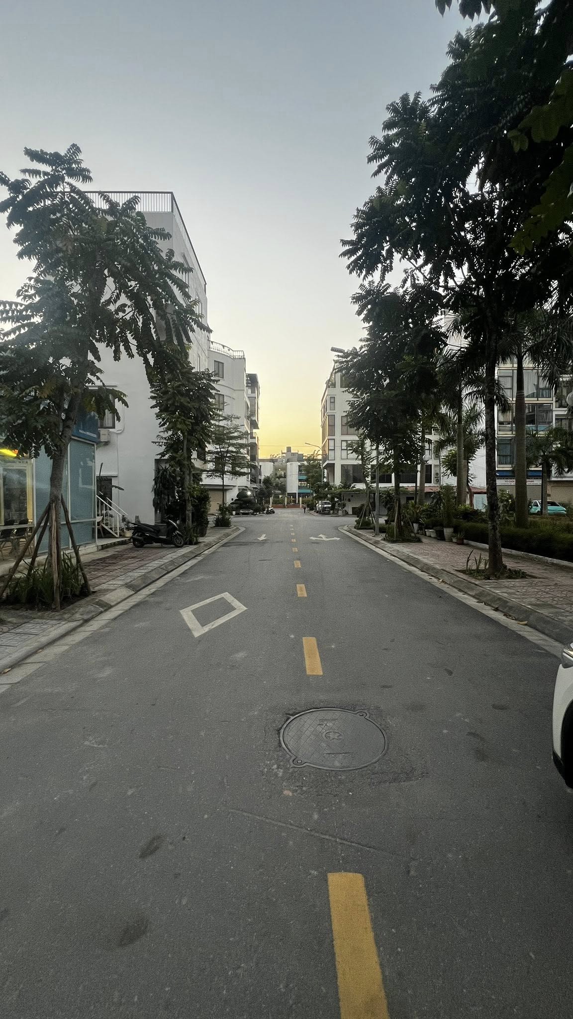 Nhà 7 tầng thang máy, gara ô tô tại khu tái định cư Ngọc Thụy, chỉ 5 phút đến phố cổ