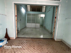 Chủ nhà vui tính đang muốn bán gấp căn nhà ngay chợ Bình Long, quận Tân Phú