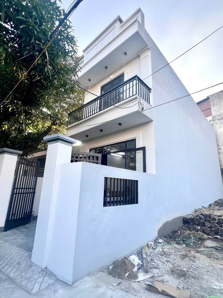 Bán nhà 2 tầng Cẩm Sơn, Cẩm Phả 100m2, 3 phòng ngủ, tặng nội thất