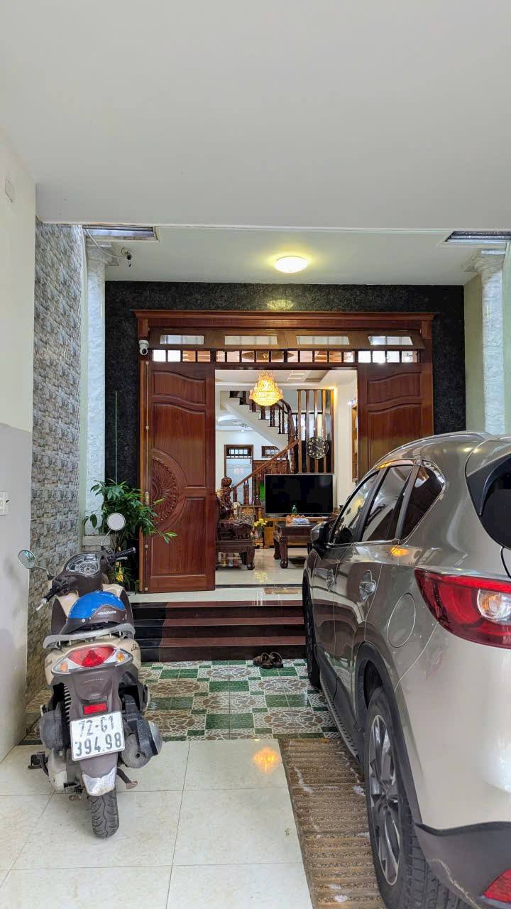 Nhà mặt tiền Nguyễn Thiện Thuật, Vũng Tàu - 99m2, 4 ngủ, gara xịn sò