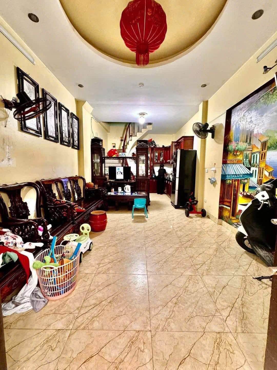 Nhà phân lô Tân Mai ô tô tránh, đỗ cổng, nét cổ điển giữa lòng Hà Nội