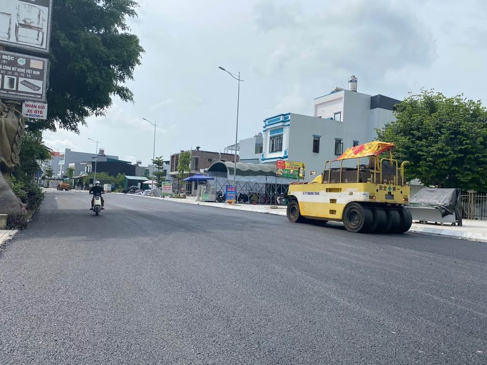 Bán nhanh 2 lô liền kề 100m2 mặt đường chính 12m, Móng Cái, Quảng Ninh