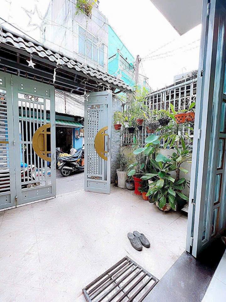 Bán nhà 4 tầng BTCT, 84m2, 6 ngủ, nở hậu, khu dân cư sầm uất, chỉ 5.5 tỷ