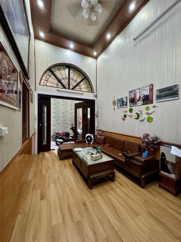 Nhà 4 tầng Trần Khánh Dư sổ đỏ chính chủ, ngõ rộng ô tô đỗ thoải mái