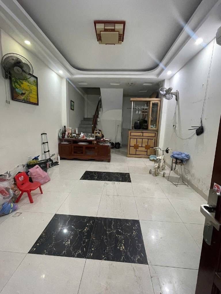 Nhà Đống Đa 25m² - Ngõ thông, ba gác lượn lờ, giá hời 5.35 tỷ