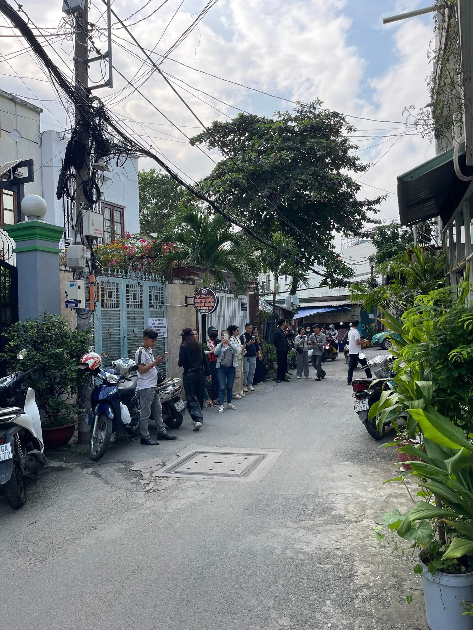 Siêu phẩm nhà hẻm xe hơi thông vừa lên kho, khu vực cực hot