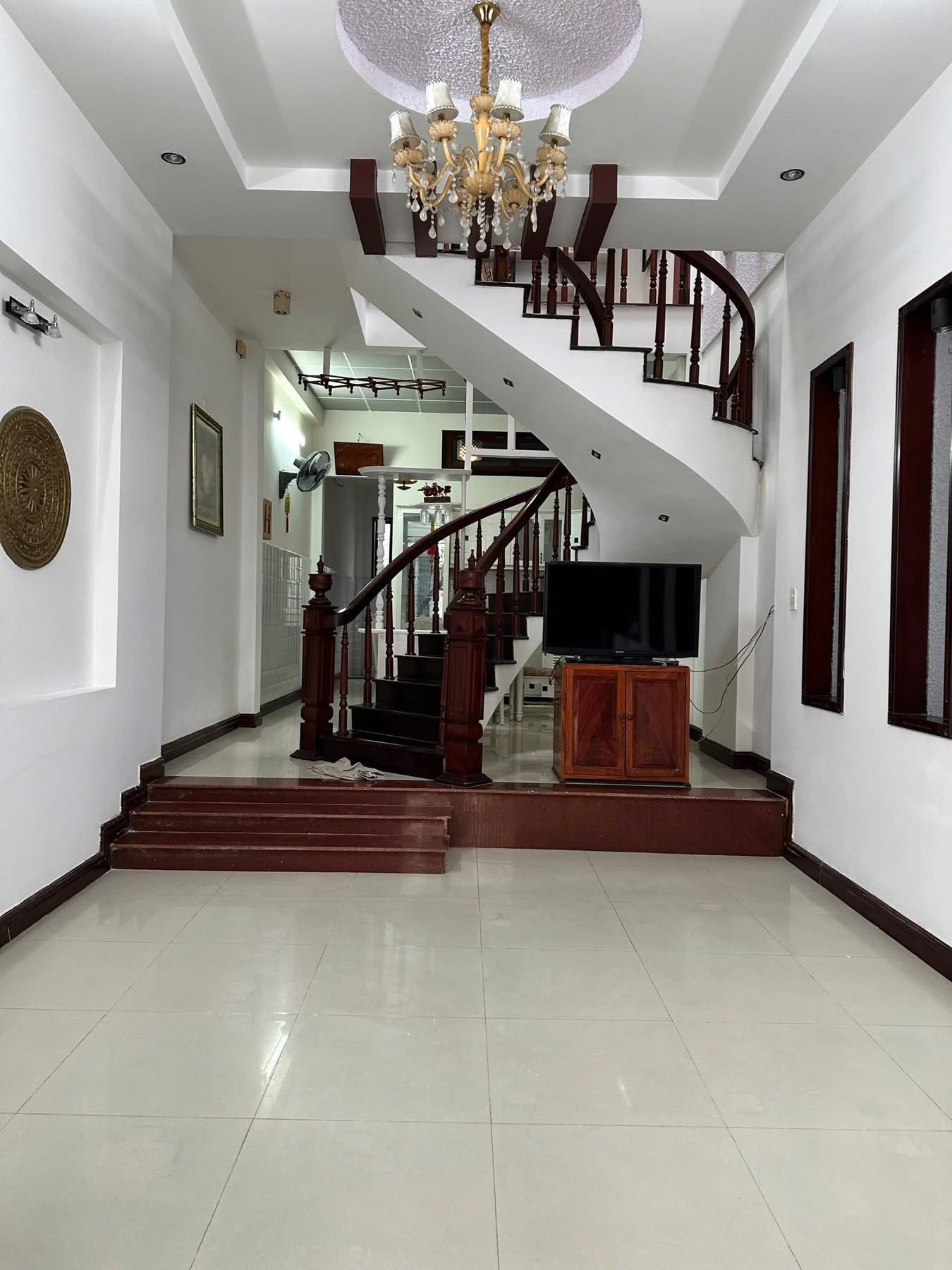 Nhà 2 tầng mặt tiền Nguyễn Thi, Đà Nẵng, 3 phòng ngủ, giá 14 triệu/tháng