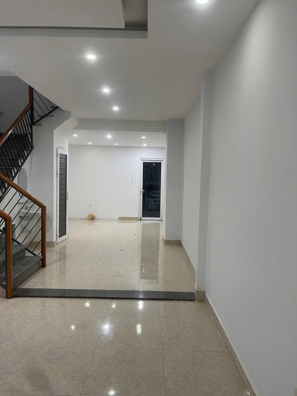 Cho thuê nhà 2 tầng kiệt ô tô Nguyễn Chánh, Đà Nẵng 3 phòng ngủ, 160m²
