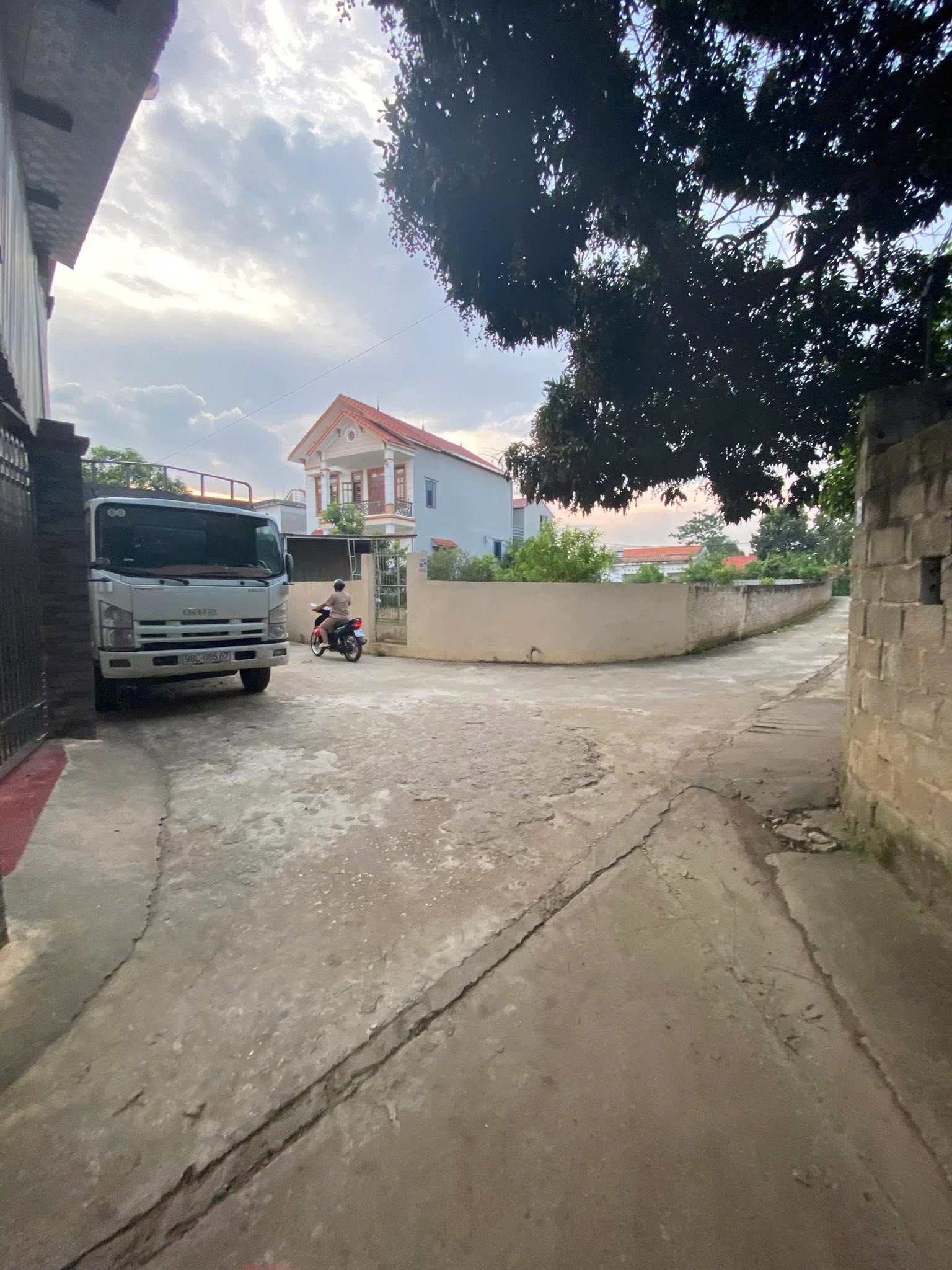 Bán đất vàng ngõ ô tô 16 chỗ, 94.5m² mặt tiền 5m, chỉ 1.2 tỷ tại Hoàng Đồng