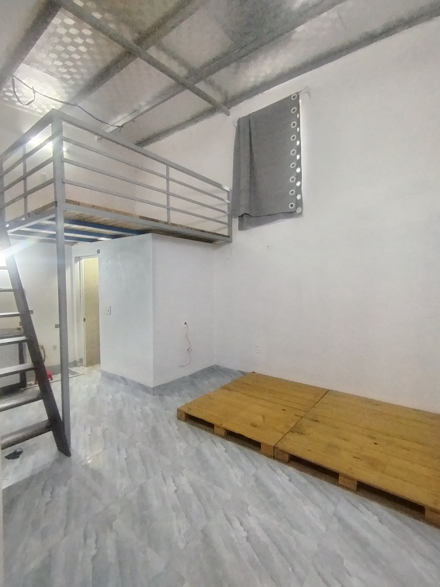 Nhà 3 tầng full đồ, vị trí vàng cầu Đông Hải - Hải Phòng