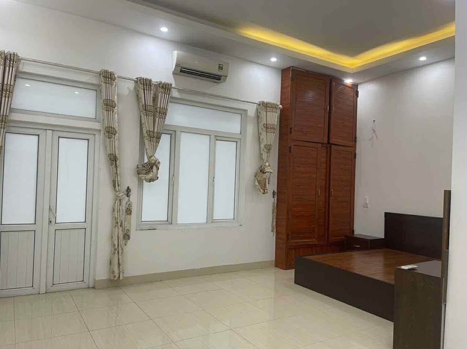 Nhà 3 tầng Phạm Hồng Thái, Vân Giang diện tích rộng, mặt tiền lớn, hướng Tây Bắc