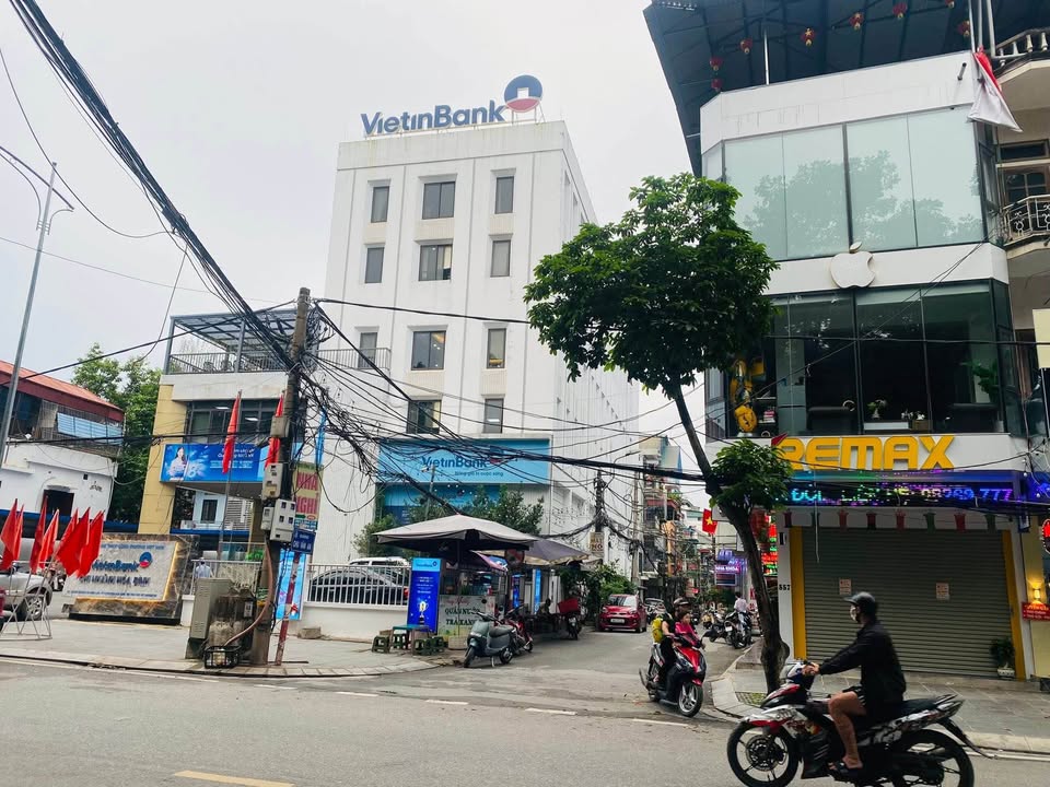 Siêu phẩm nhà 4 tầng kiên cố, thiết kế hiện đại ngay trung tâm Phương Lâm