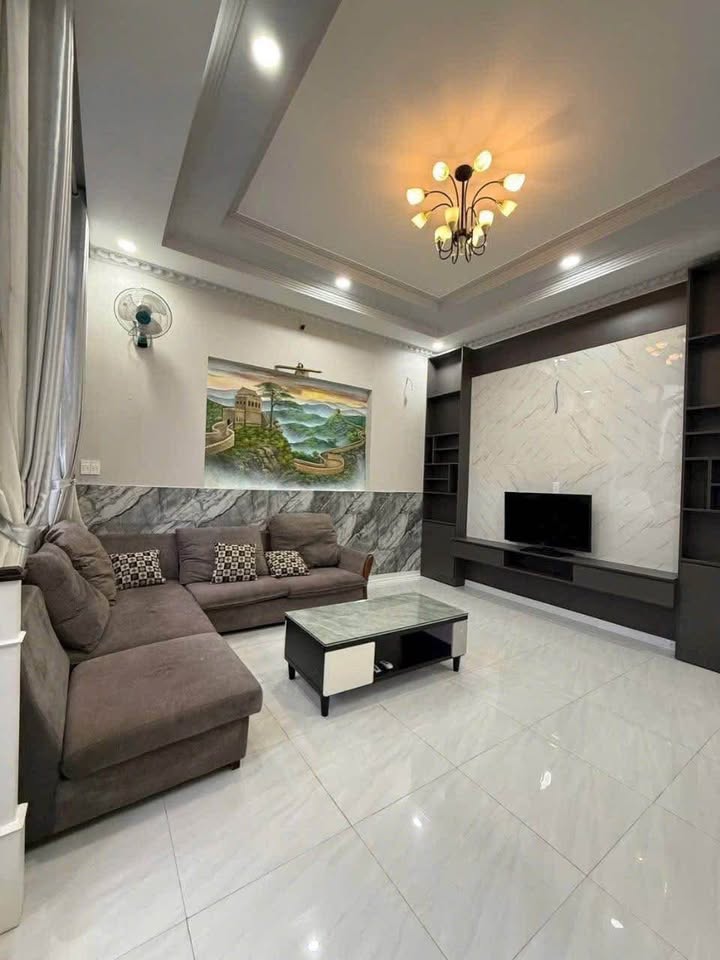 Nhà mặt tiền Đinh Công Tráng, xách vali vào ở ngay, giá hời