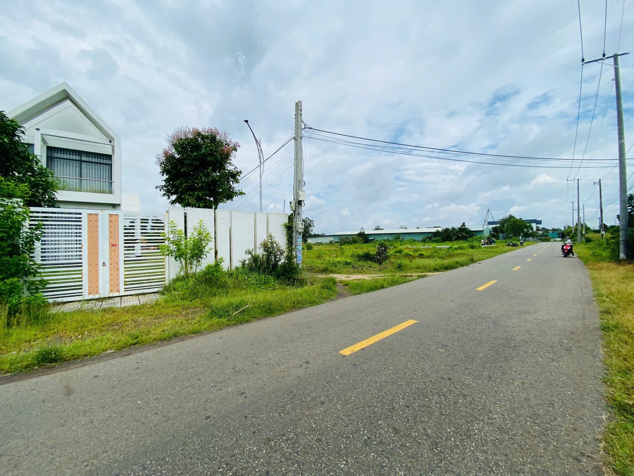 Đất vàng Đất Đỏ 2060m2 mặt tiền lớn, giá hời như mơ