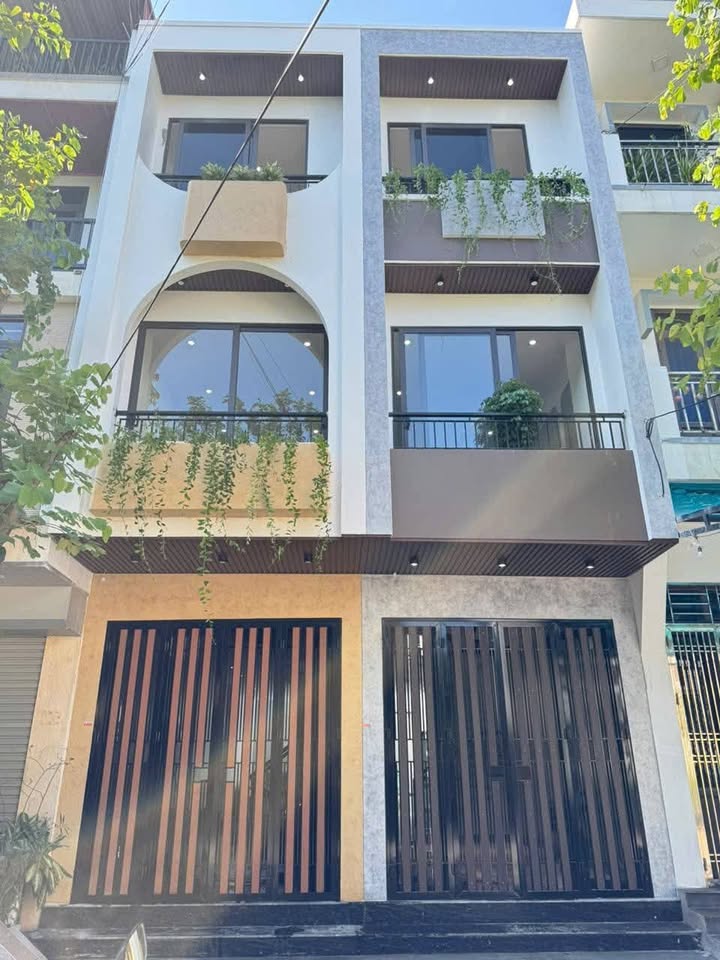 Bán nhà mặt đường 3 tầng tại Khu Đô Thị Lộc Vượng, diện tích 44m2, hướng Đông