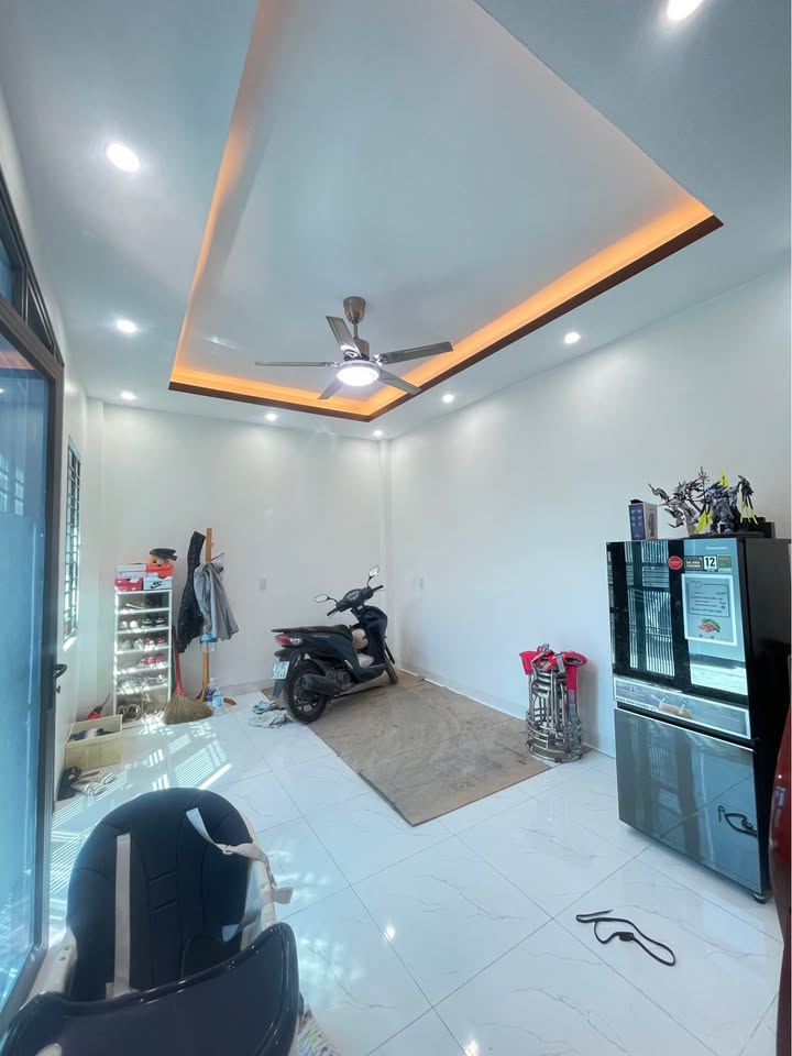 Bán nhà 3 tầng hướng Tây Nam, 40m2, 3 phòng ngủ tại Trần Lãm, Thái Bình