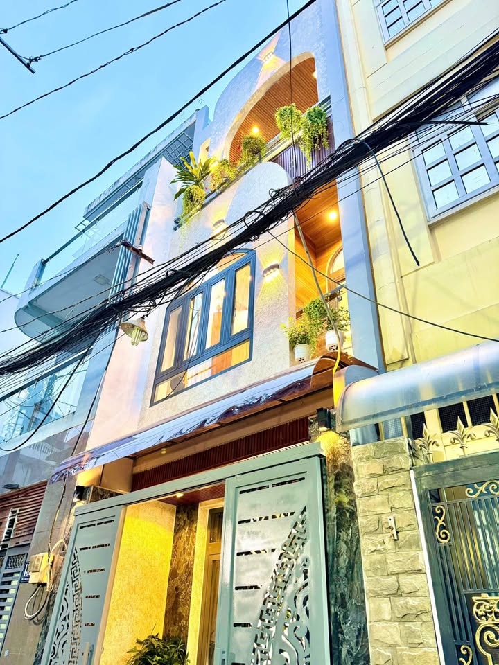 Nhà 3 tầng 4 ngủ hẻm xe hơi ngã 4 Phú Nhuận, 36.3m2, 8.95 tỷ