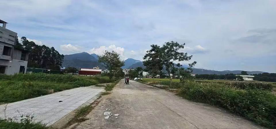 Đất Vĩnh Phúc 100m2 full thổ cư, đường 13,5m, hướng Đông Nam, sổ sẵn công chứng