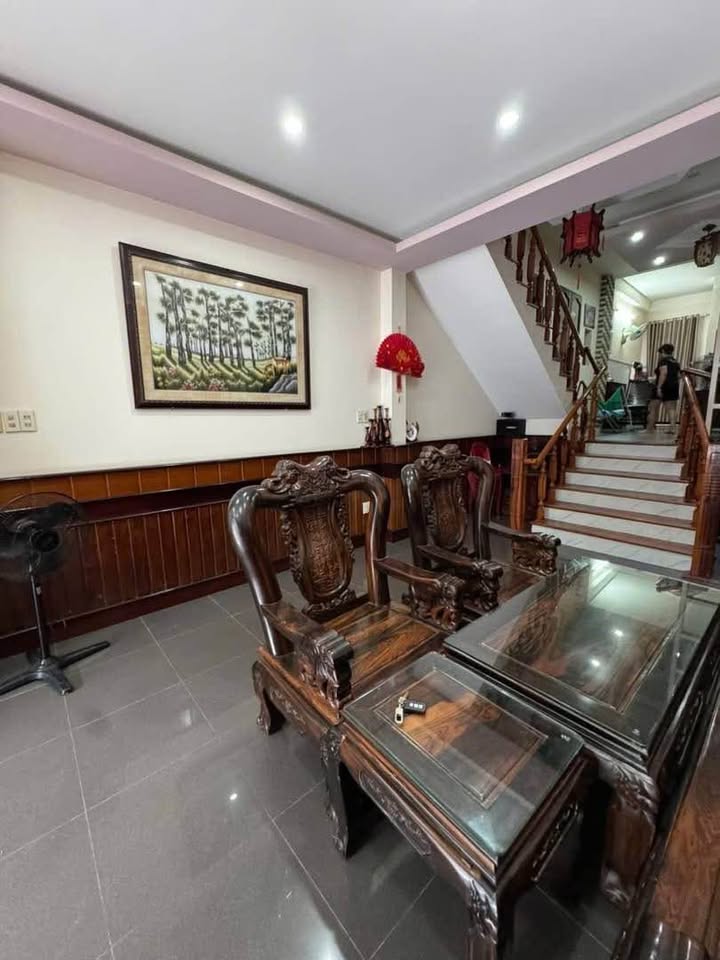 Bán nhà 3 lầu mặt tiền đường Thủy Xưởng, Nha Trang 72,1m2, 9,5 tỷ