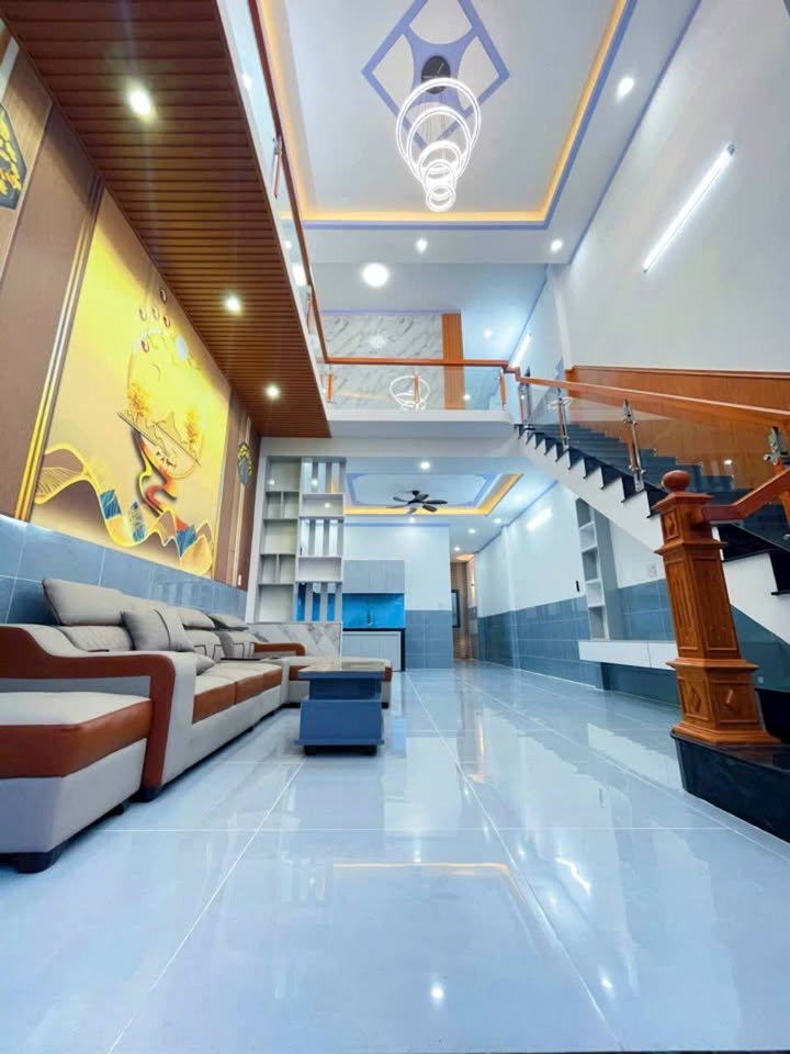 Nhà mặt tiền kinh doanh, 3 tầng thoáng mát, giá hời