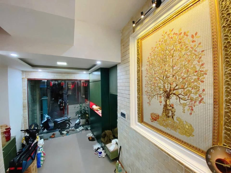 Nhà đẹp Đống Đa, 5 tầng thang máy sân vườn cổ điển 12,3 tỷ