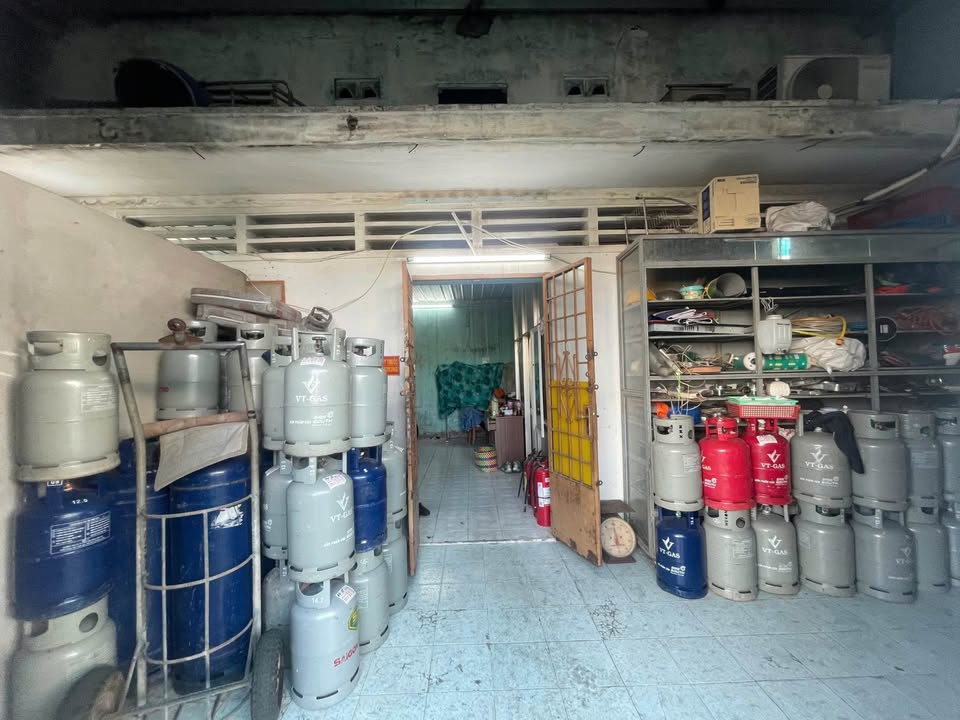 Bán đất tặng nhà 65m2, sổ hồng riêng, thổ cư 100%, đường ô tô, Tân Phong - Giá chỉ 2.6 tỷ