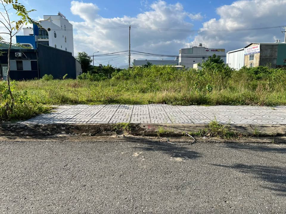 Bán đất vàng 100m2 tại Đà Nẵng, sổ đỏ lâu dài, gần đường đôi Mê Linh