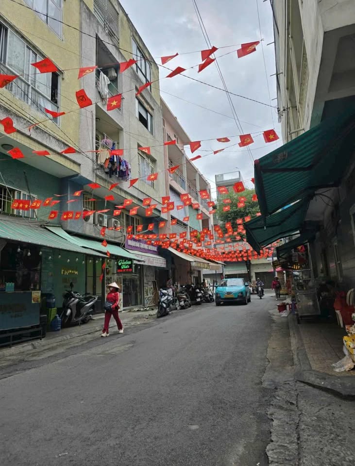 Hẻm 5m Nguyễn Trãi, xe hơi đỗ cửa, 44m² 5 tầng bê tông cốt thép, giá 9,4 tỷ