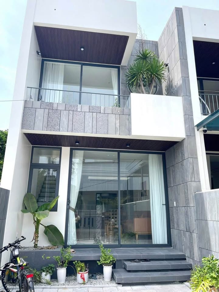 Chính chủ bán nhà 2 tầng 101m2, ô tô đậu sân, chỉ 2,95 tỷ