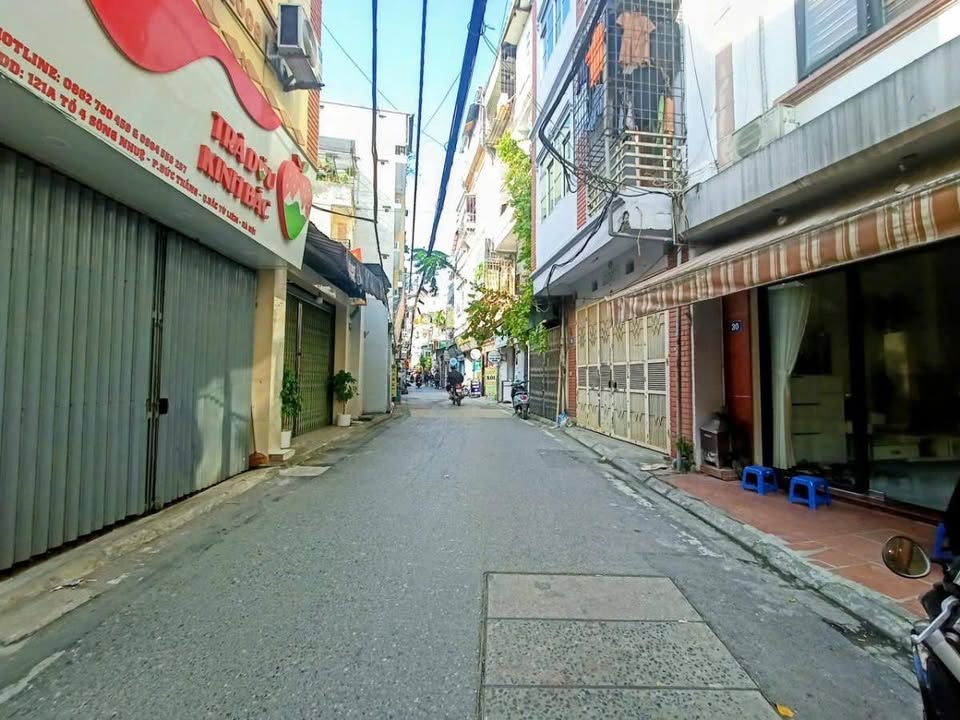 Nhà nguyên căn Tân Xuân an yên chốn đi về, ô tô đỗ cửa