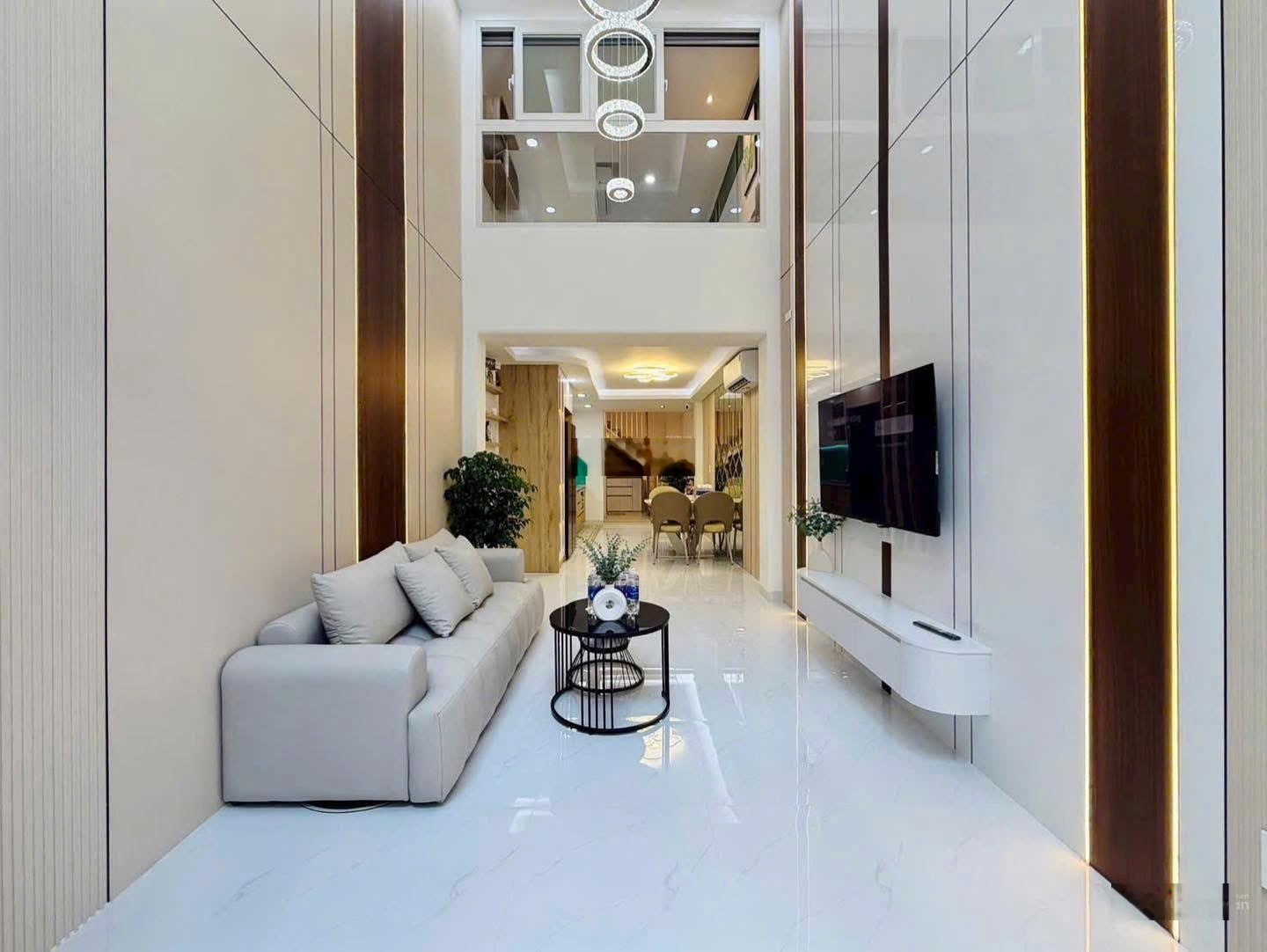 Nhà vị trí vàng 5 phút ra Ngã Tư Hàng Xanh DT 33m2 giá chỉ 2tỷ950tr ở Bạch Đằng, Bình Thạnh