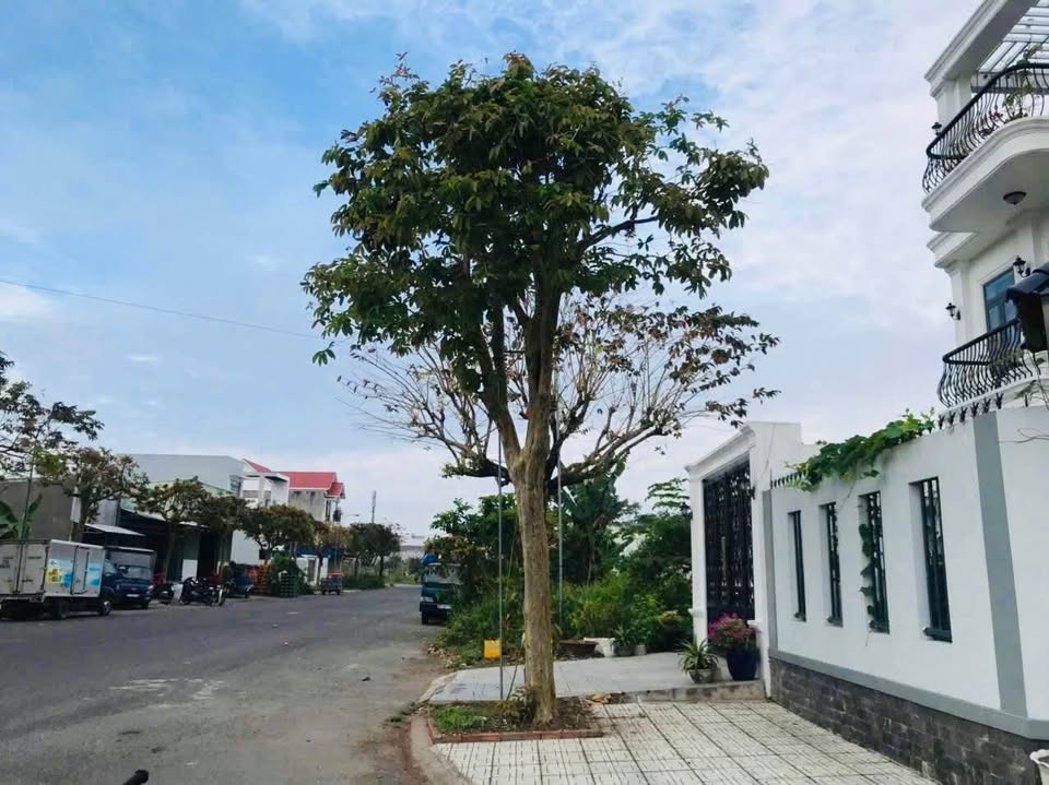 Góc 2 mặt tiền siêu đẹp, nhà 3 lầu 5 ngủ, sổ hồng riêng, giá giảm sốc